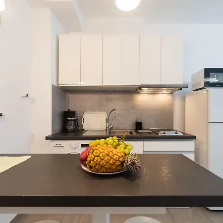 1st Line Studio Las Canteras Beach - Wifi *
